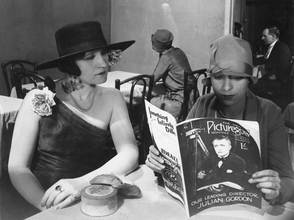 Uncredited extras in Shooting Stars (1928)