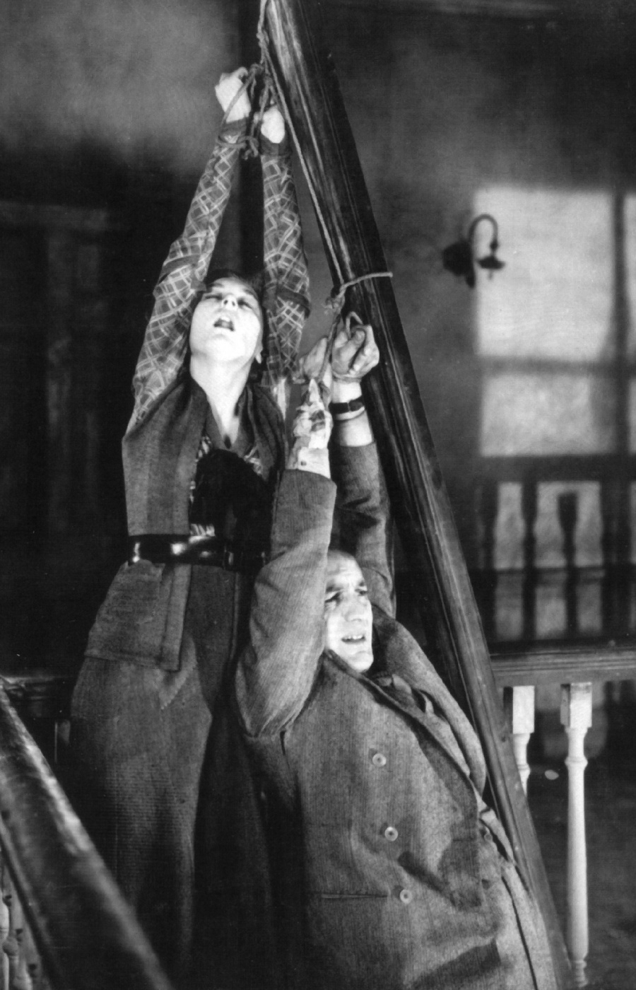 There's never a lift when you need one: Ann Casson and John Stuart in Number Seventeen (1932, dir. Alfred Hitchcock.