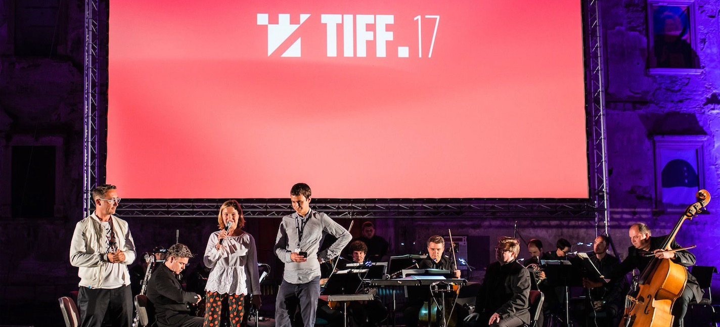 Composer Daniel Patrick Cohen (centre) and Tudor Giurgiu (left), the director of Transilvania International Film Festival, introducing a screening of The Pleasure Garden at Bonțida Bánffy Castle, Romania, 26 May 2018. Photo: Marius Mariș
